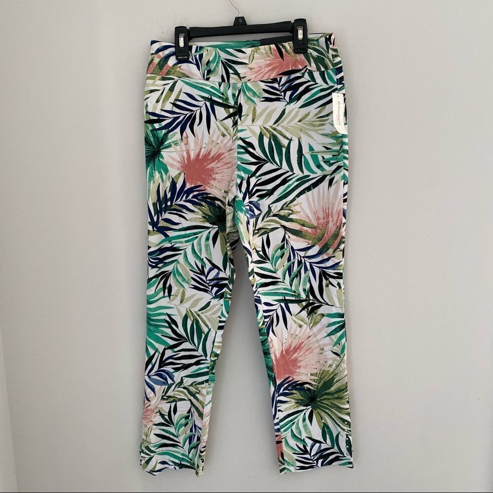 Roz + Ali Classic Fit Tropical Print Ankle Pull On Pants